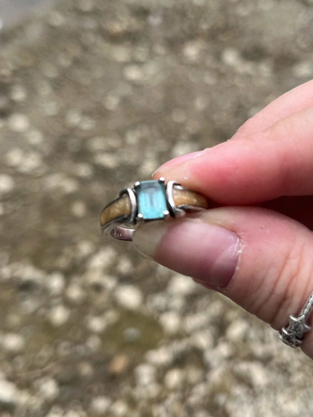 Vintage Avon topaz ring - Picture 4 of 4